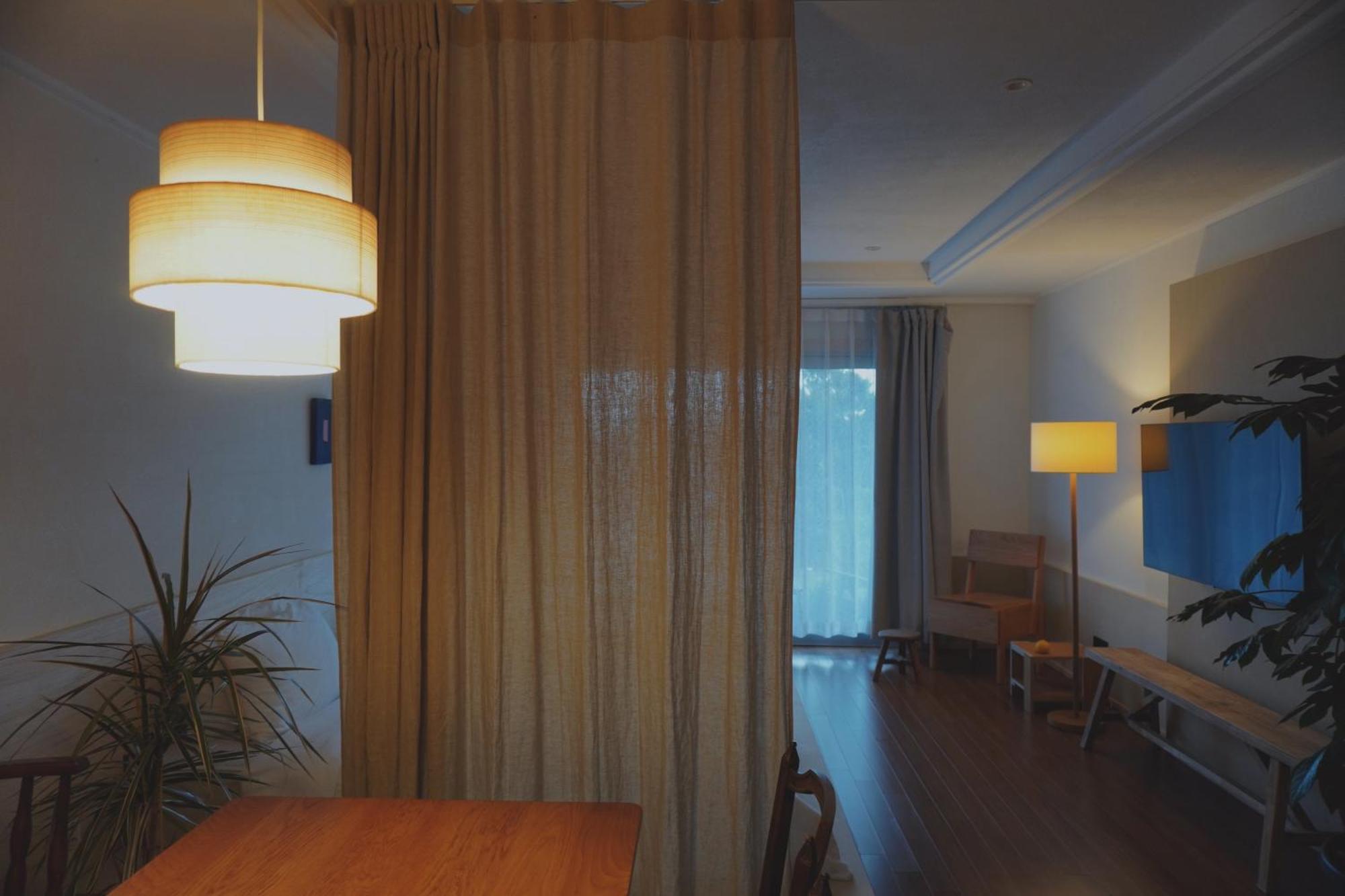 At Corner Resort & Garden Jeju Exterior photo