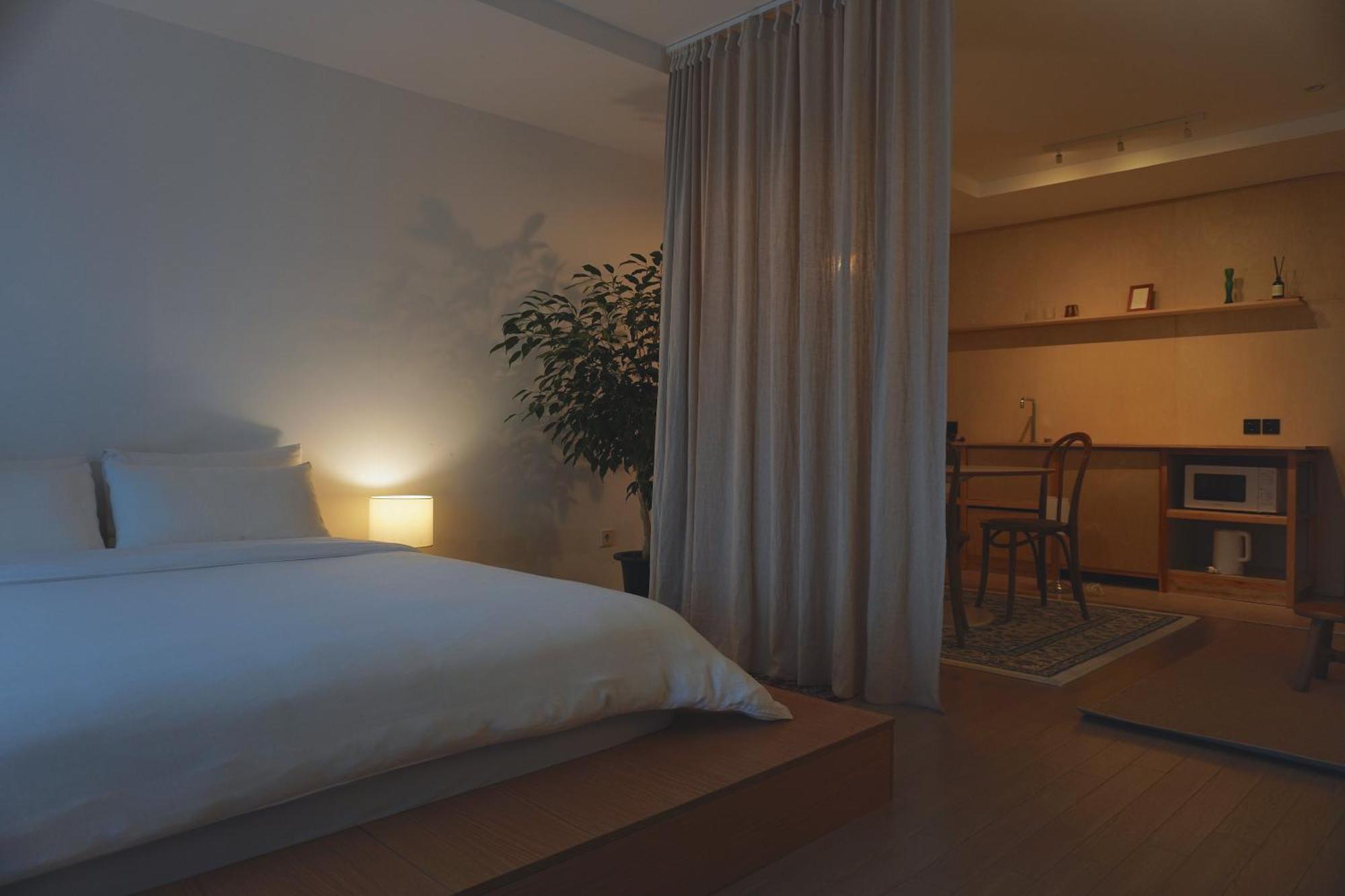 At Corner Resort & Garden Jeju Exterior photo