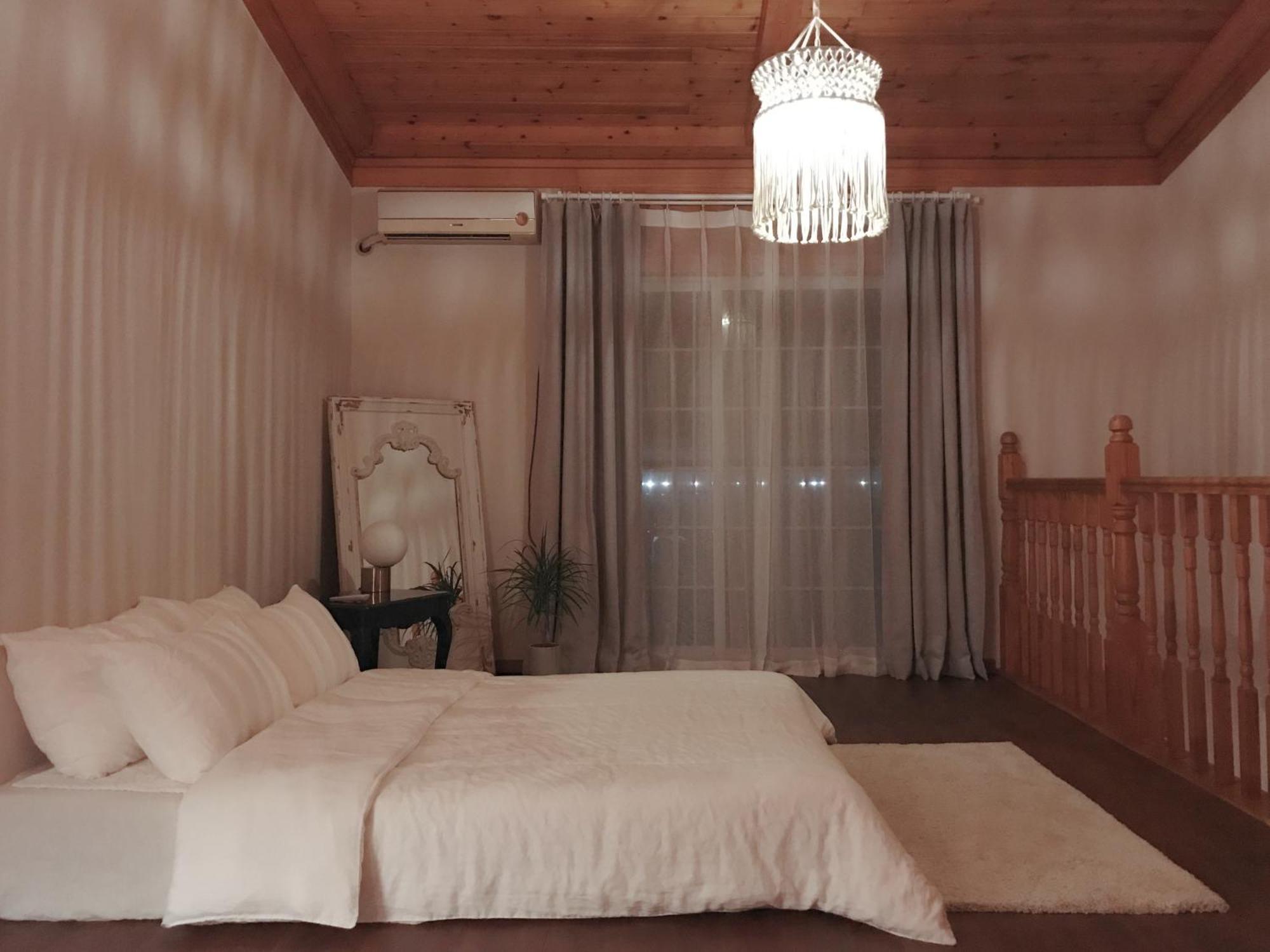 At Corner Resort & Garden Jeju Exterior photo