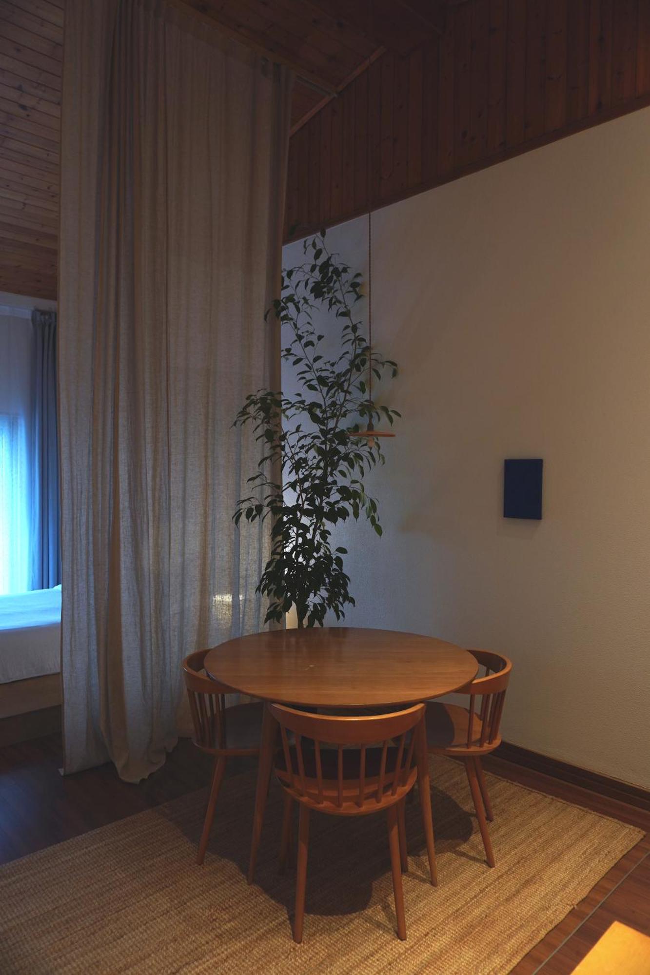 At Corner Resort & Garden Jeju Exterior photo